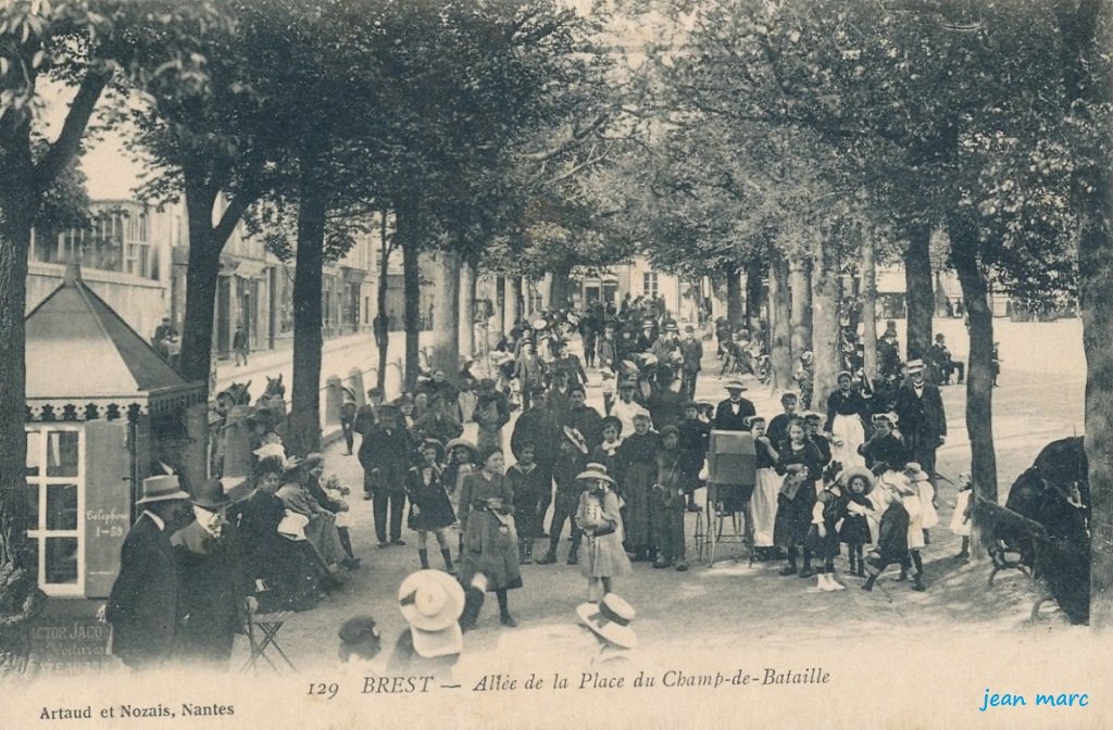 Brest - Allée de la place du Champ de Bataille.jpg