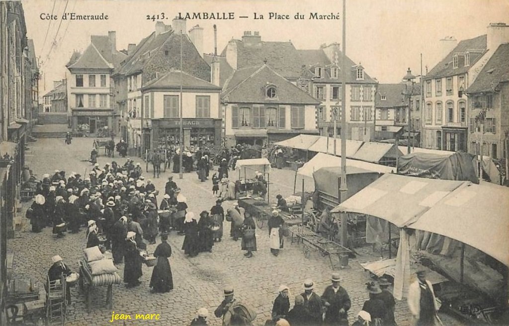 Lamballe - La Place du Marché.jpg