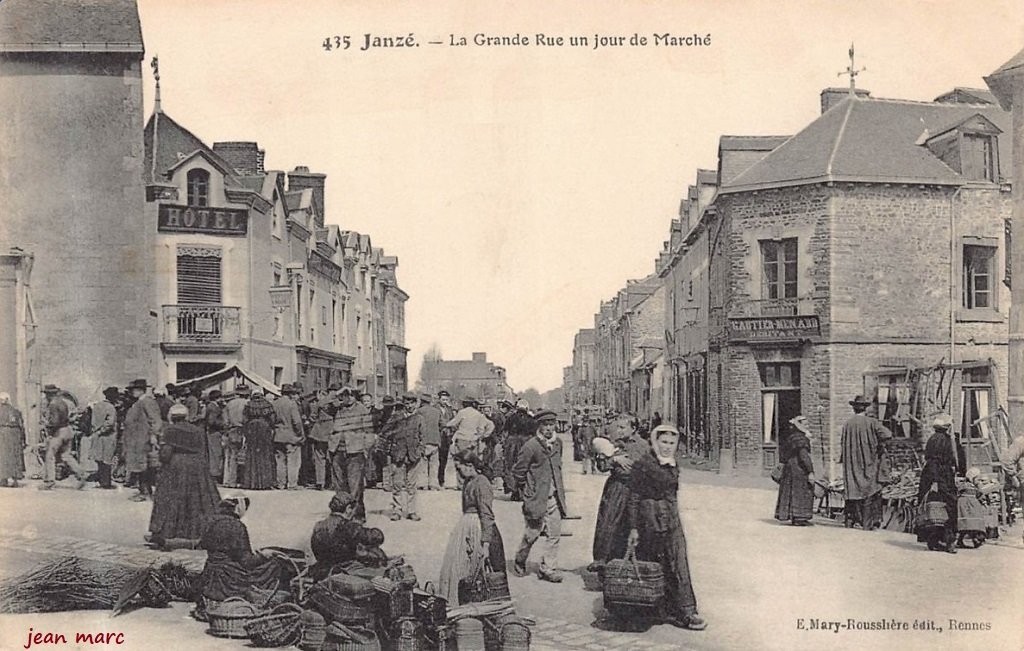 Janzé - La Grande Rue un jour de Marché.jpg