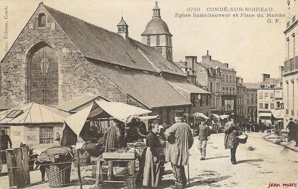 Condé-sur-Noireau - Église Saint-Sauveur et place du Marché.jpg