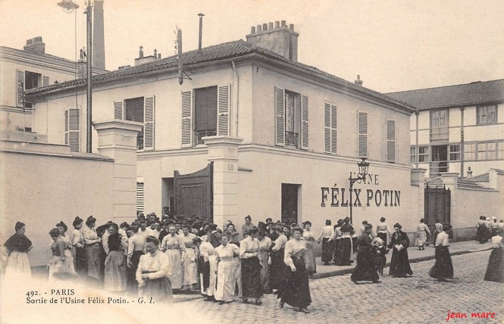 Paris XIXe - Sortie de l'Usine Félix Potin.jpg
