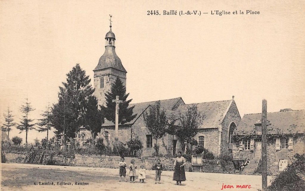 Baillé - L'Église et la Place.jpg