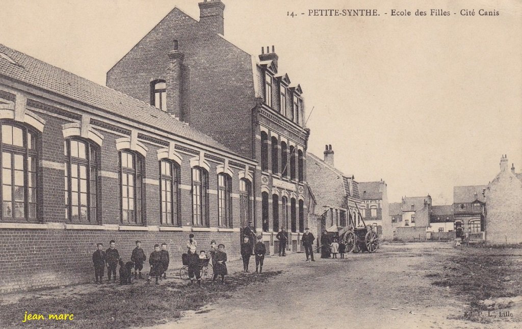 Petite Synthe - École des Filles - Cité Canis.jpg