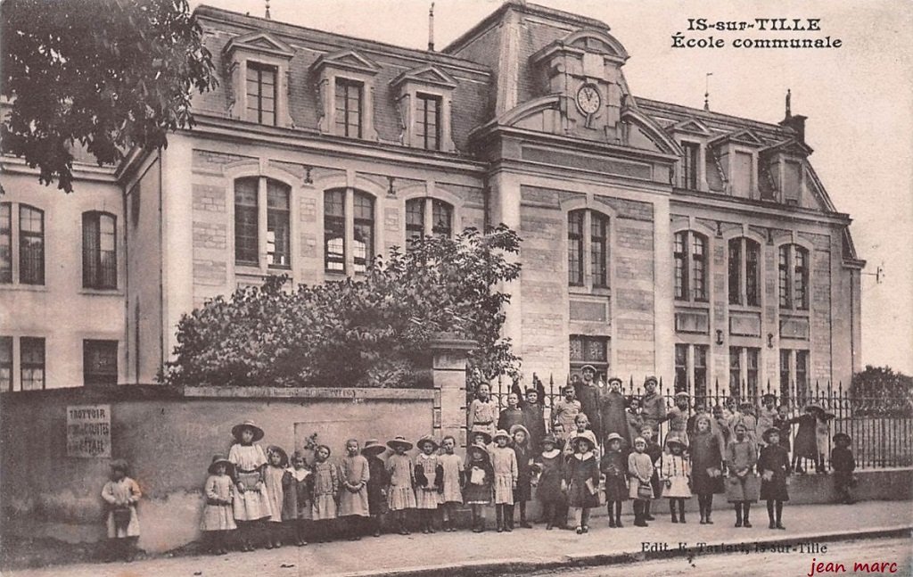 Is-sur-Tille - École Communale.jpg