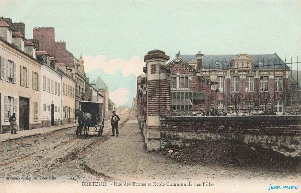 Breteuil (Oise) - Rue des Écoles et École Communale des Filles.jpg
