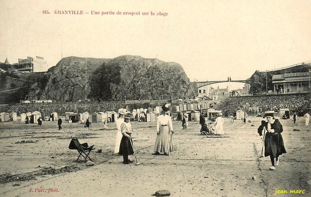 Granville - Une partie de Croquet sur la Plage.jpg