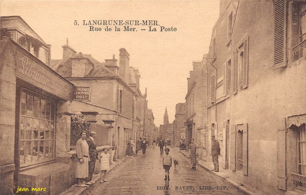 Langrune-sur-Mer - Rue de la Mer - La Poste.jpg
