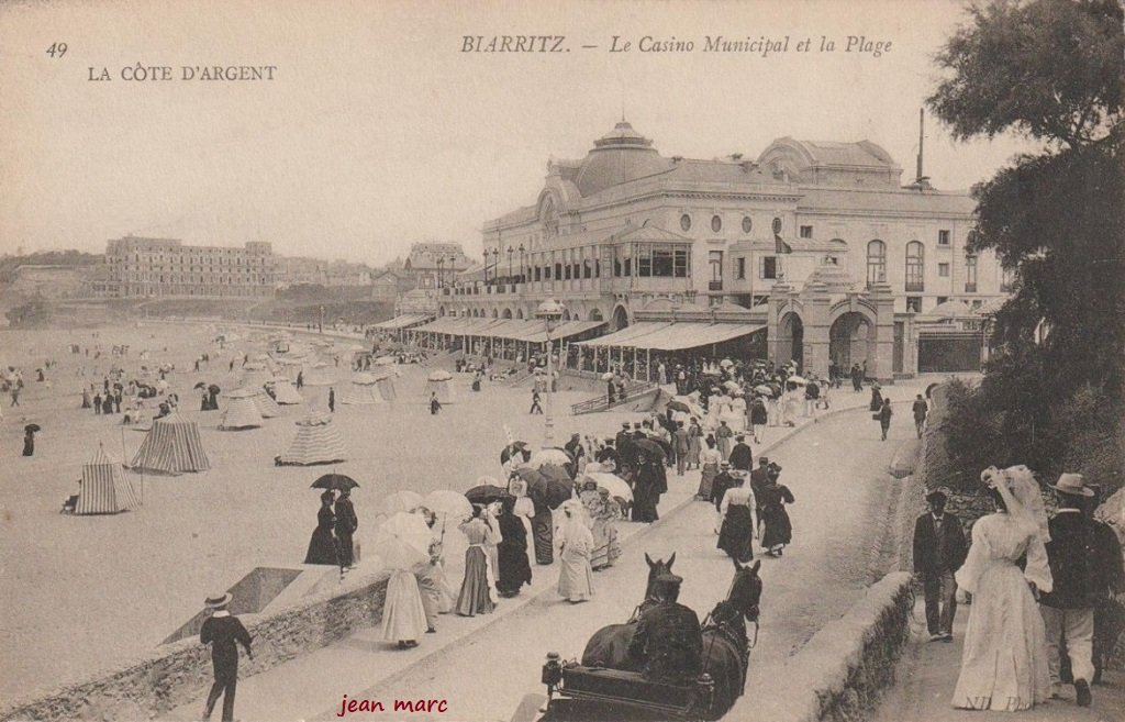 Biarritz - Le Casino municipal et la Plage.jpg