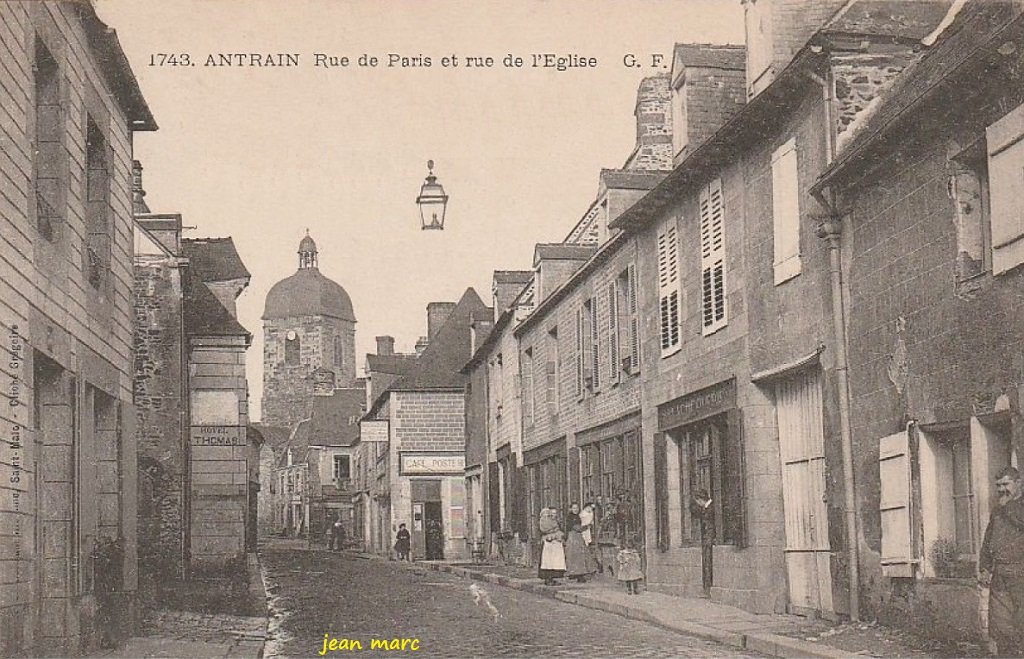 Antrain – Rue de Paris et Rue de l’Église.jpg