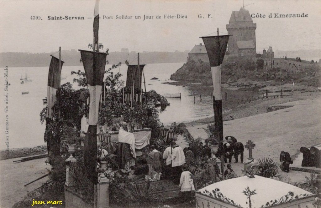Saint-Servan – Le Port Solidor un jour de Fête Dieu.jpg