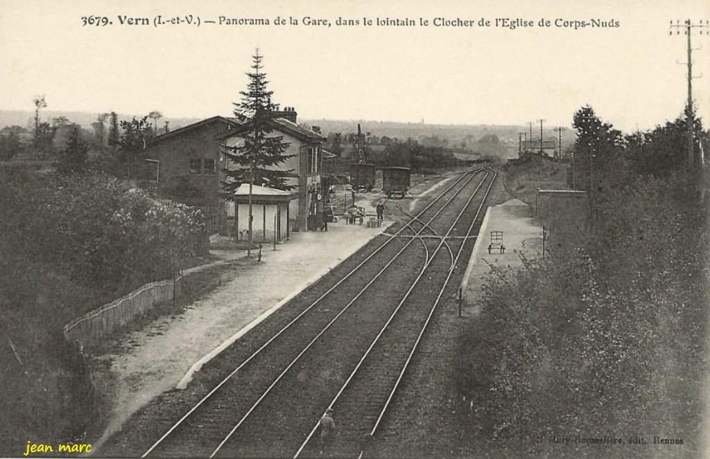 Vern - Panorama de la Gare, dans le lointain le Clocher de l'Église de Corps-Nuds.jpg