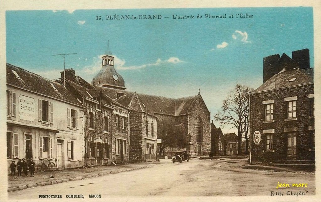 Plélan-le-Grand - L'arrivée de Ploërmel et l'Eglise.jpg