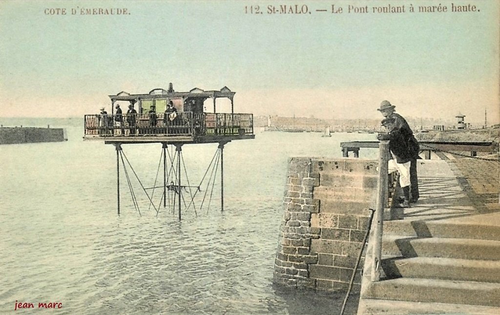 Saint-Malo - Le Pont roulant à marée haute.jpg
