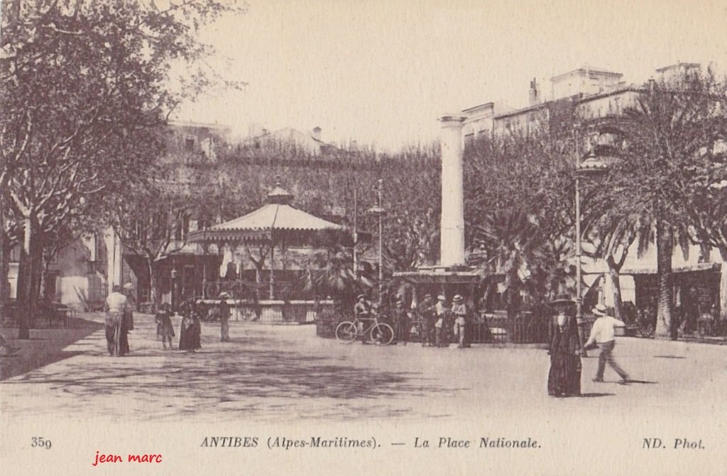 Antibes - La Place Nationale.jpg