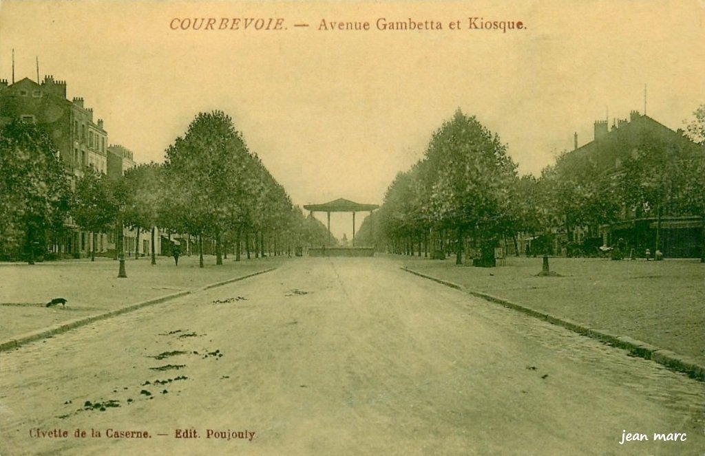 Courbevoie - Avenue Gambetta et Kiosque.jpg