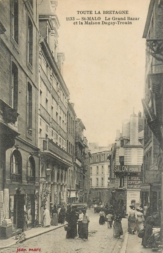 Saint-Malo - Le Grand Bazar et la Maison Dugay-Trouin.jpg