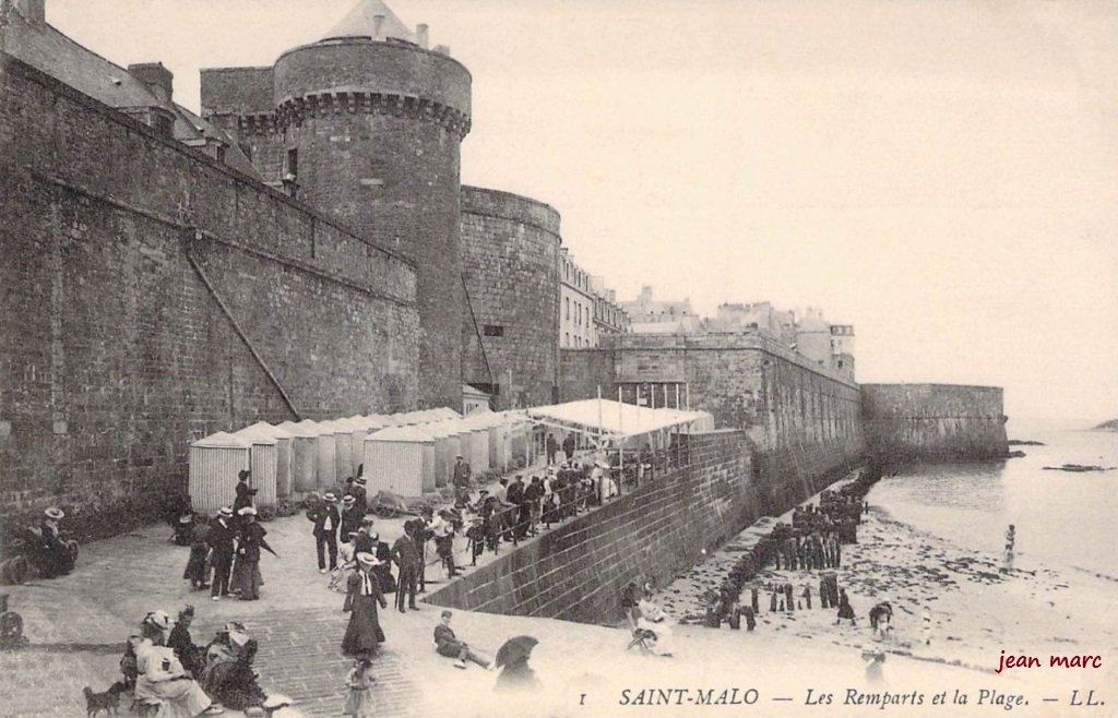 Saint-Malo - Les Remparts et la Plage.jpg