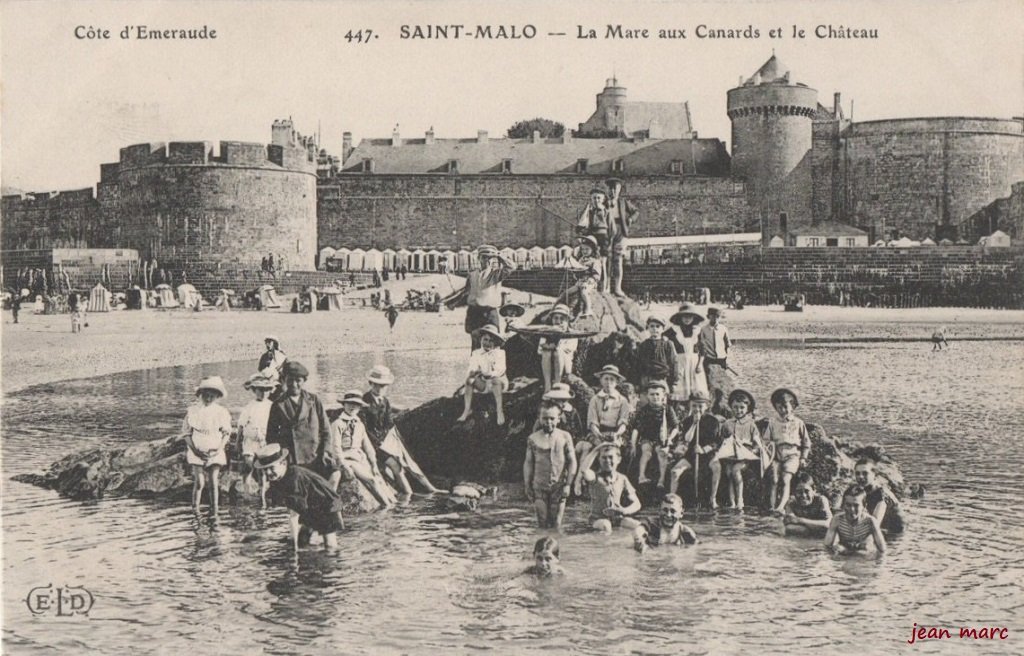 Saint-Malo - La Mare aux canards et le Château.jpg