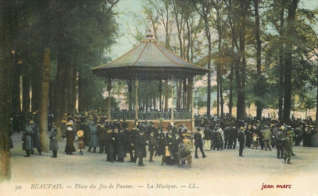 Beauvais - Place du Jeu de Paume - La Musique.jpg
