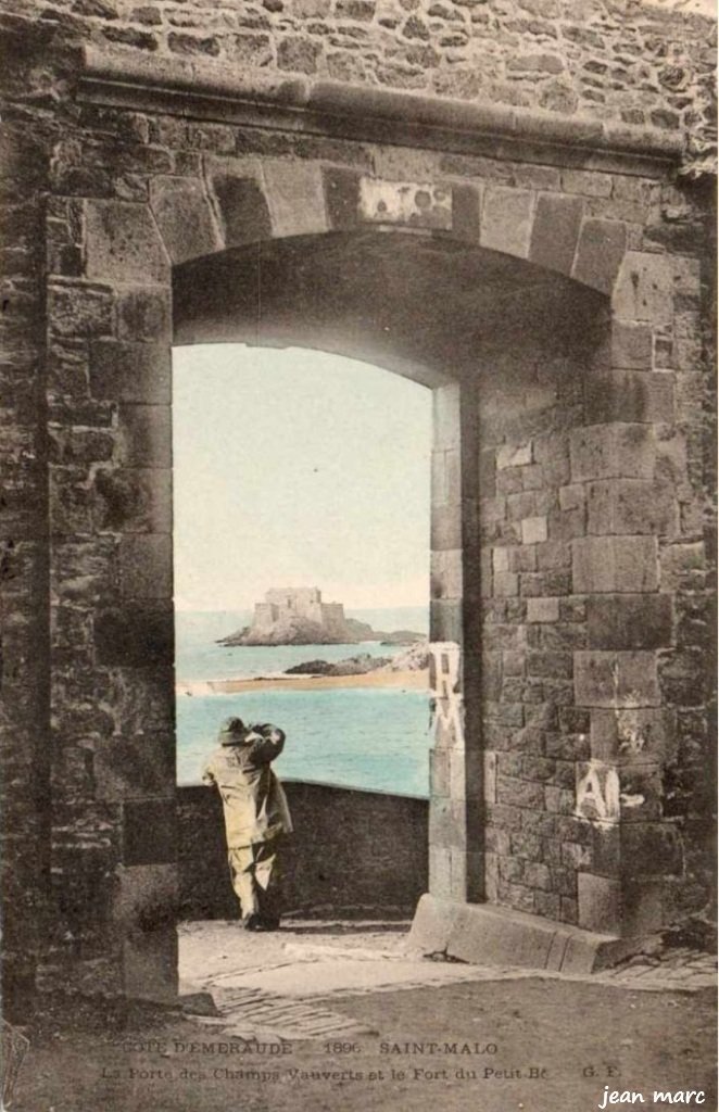 Saint-Malo - La Porte des Champs-Vauverts et le Fort du Petit Bé.jpg
