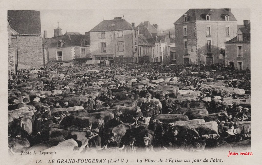 Le Grand-Fougeray - La Place de l'Église un jour de foire.jpg