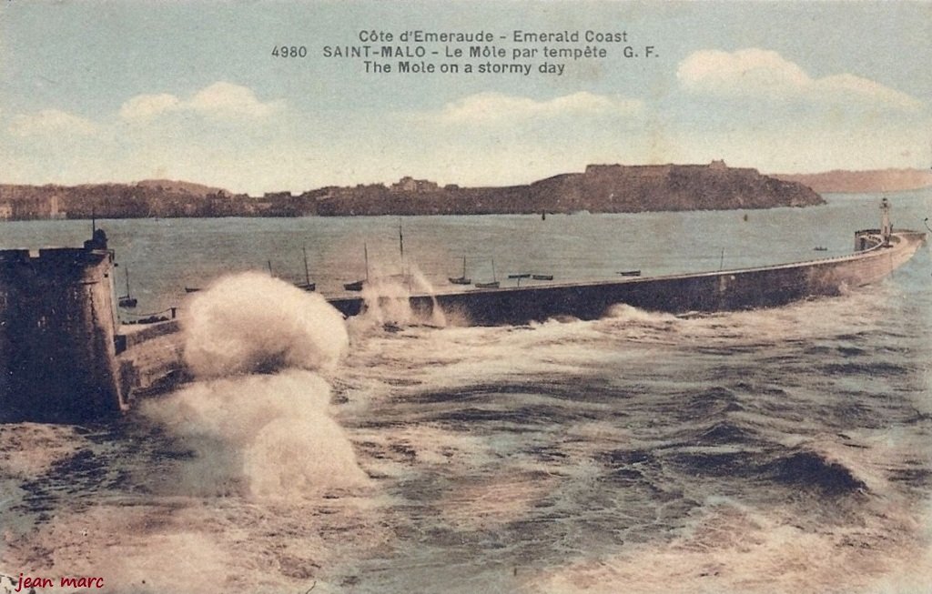 Saint-Malo - Le Môle par Tempête.jpg