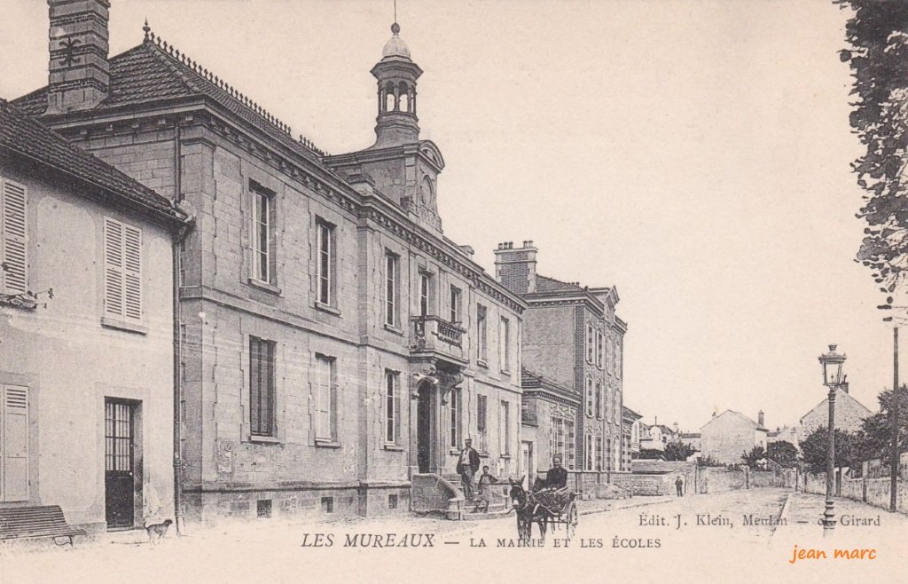 Les Mureaux - La Mairie et les Écoles.jpg