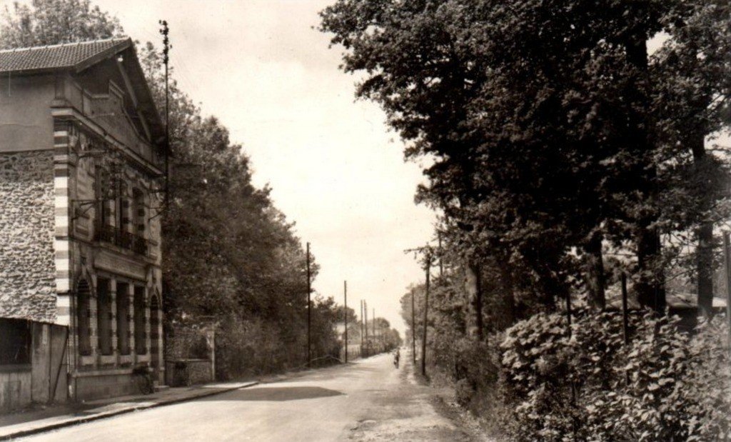Le Plessis-trévise 94 La Poste Av du Gal Leclerc.jpg