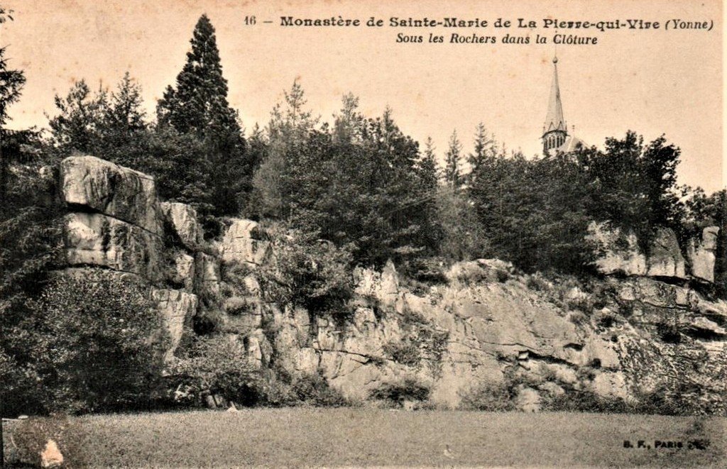 Sainte-Marie de la Pierre 89.jpg