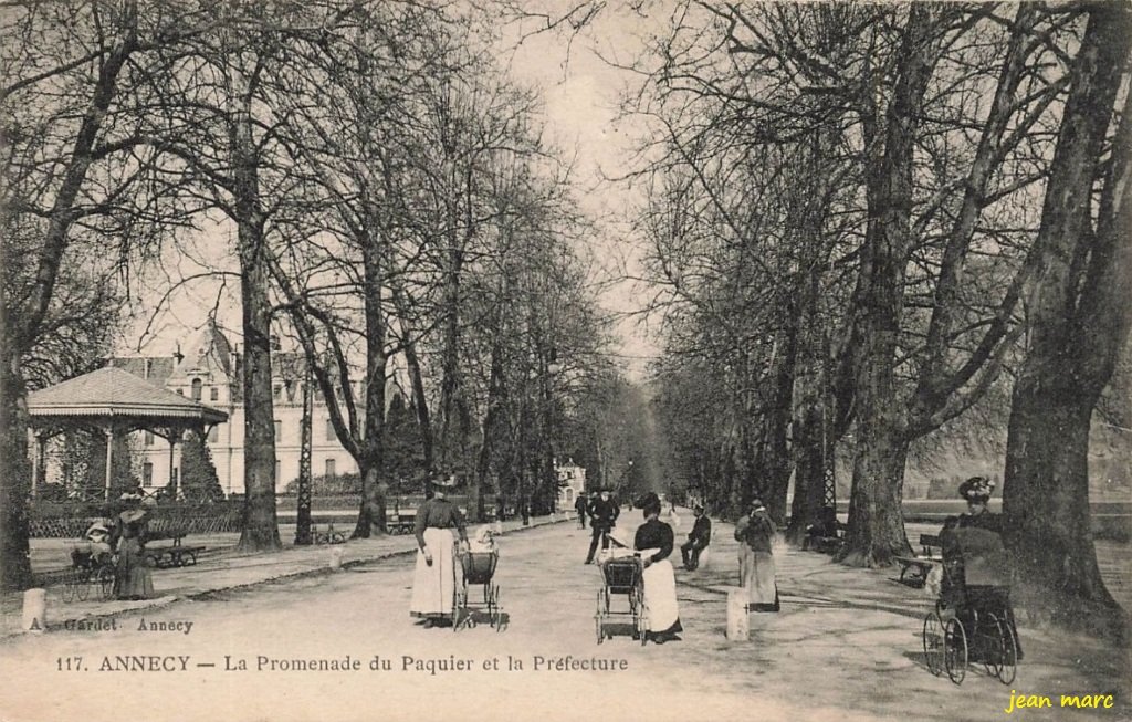 Annecy - La Promenade du Pâquier et la Préfecture.jpg