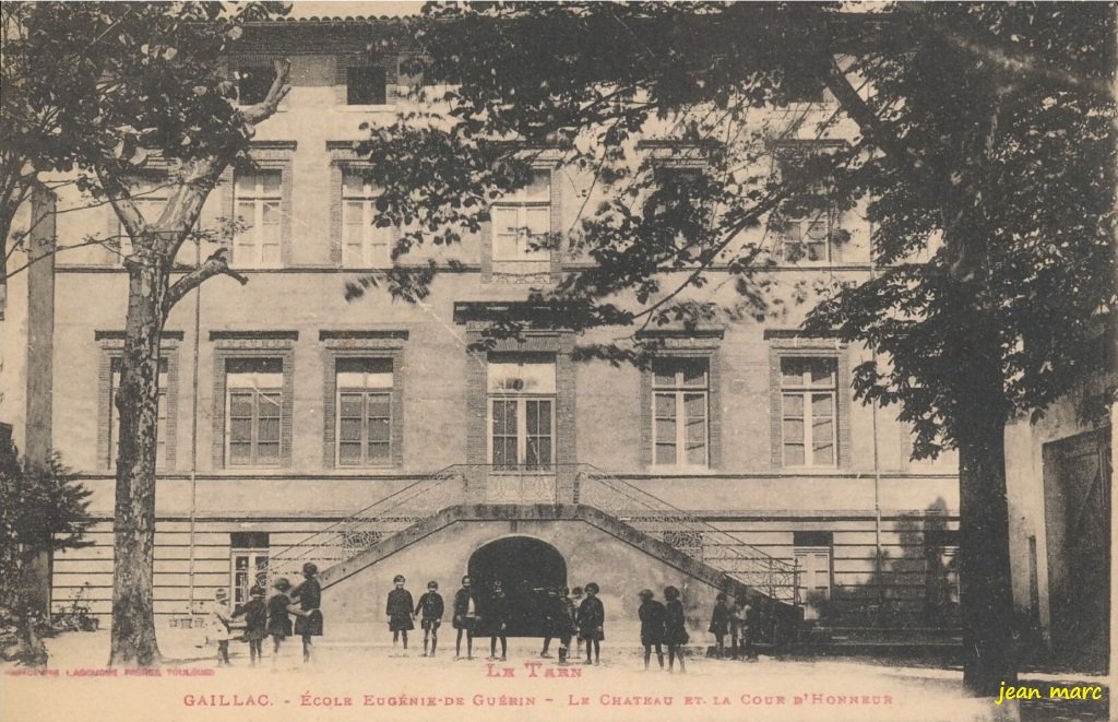Gaillac - École Eugénie de Guérin - Le Château et la Cour d'Honneur.jpg