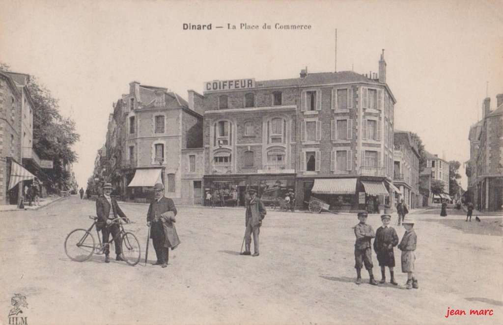 Dinard - La Place du Commerce.jpg