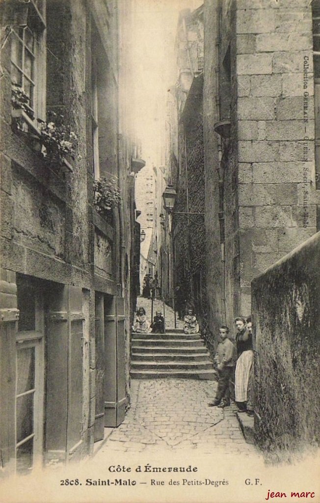 Saint-Malo - Rue des Petits Degrés.jpg