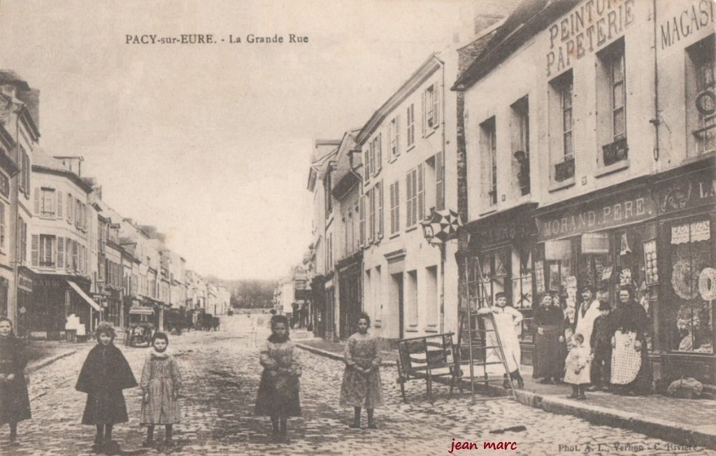 Pacy-sur-Eure - La Grande Rue.jpg