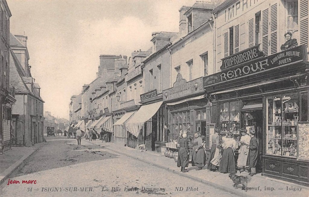 Isigny-sur-Mer - La Rue Émile Demagny.jpg