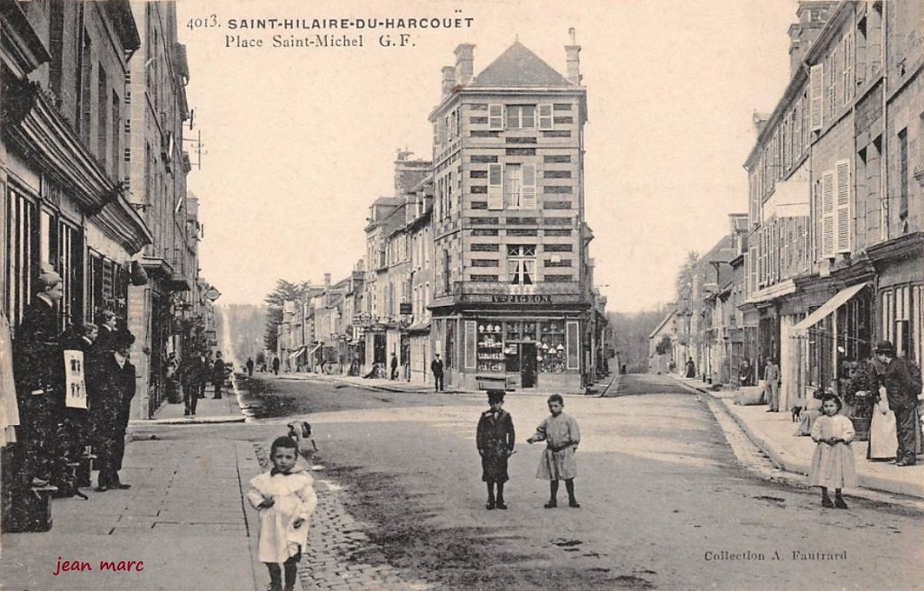 Saint-Hilaire-du-Harcouët – Place Saint-Michel.jpg