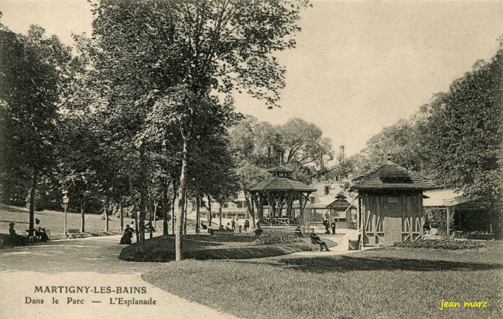 Martigny-les-Bains - Dans le Parc - L'Esplanade.jpg