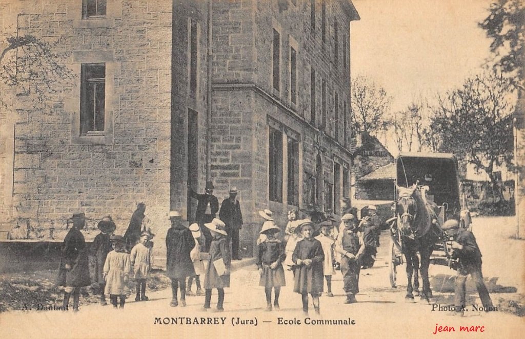 Montbarrey - École Communale.jpg