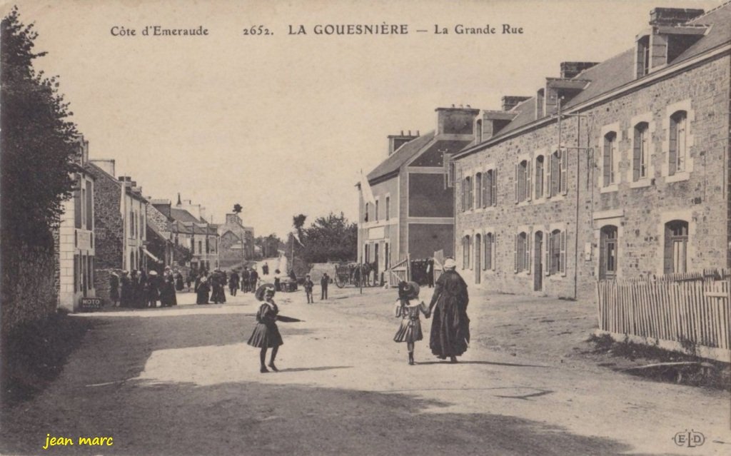 La Gouesnière - La Grande Rue.jpg