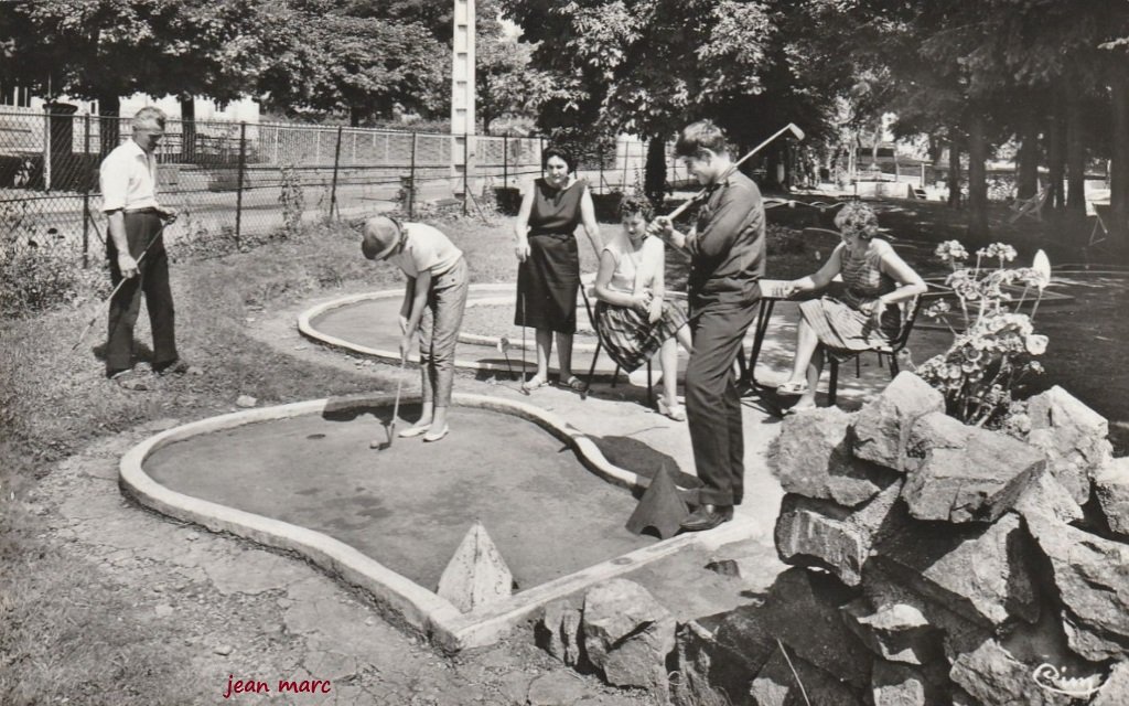 Saint-Honoré-les Bains - Golf miniature.jpg
