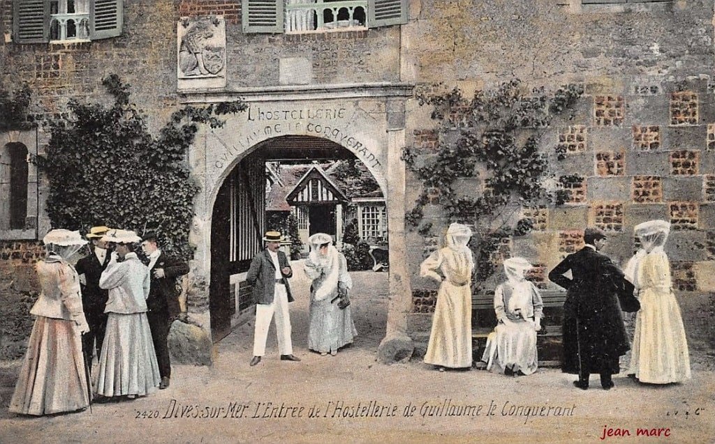 Dives-sur-Mer - L'Entrée de l'Hostellerie de Guillaume le Conquérant.jpg
