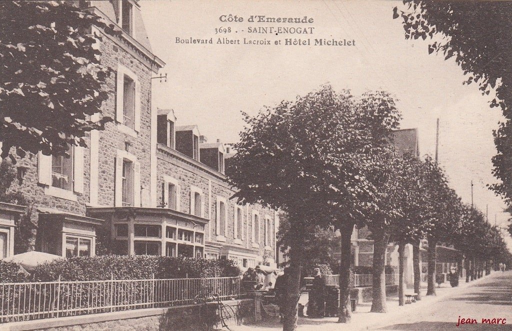 Saint-Enogat - Boulevard Albert Lacroix et Hôtel Michelet.jpg