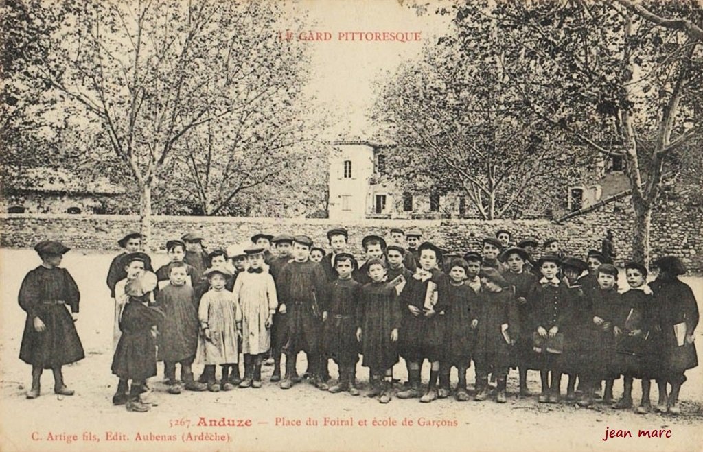 Anduze - Place du Foiral et École de Garçons.jpg