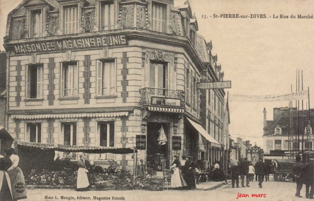 Saint-Pierre-sur-Dives - La Rue du Marché.jpg