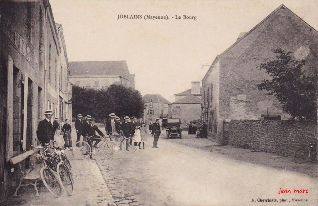 Jublains - Le Bourg.jpg