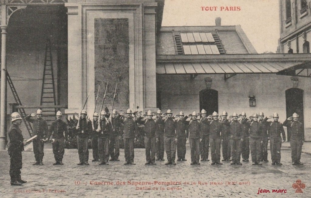 Tout Paris - 10 - Caserne des Sapeurs-Pompiers de la Rue Haxo - Défilé de la Garde.jpg