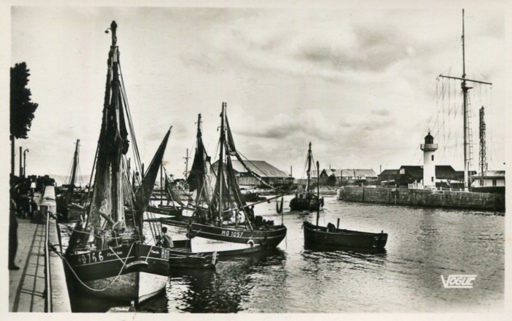 Honfleur 14 Vogue.jpg