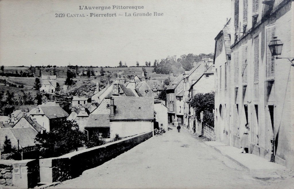 Pierrefort 15.jpg