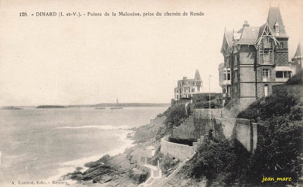 Dinard - Pointe de la Malouine prise du Chemin de Ronde.jpg