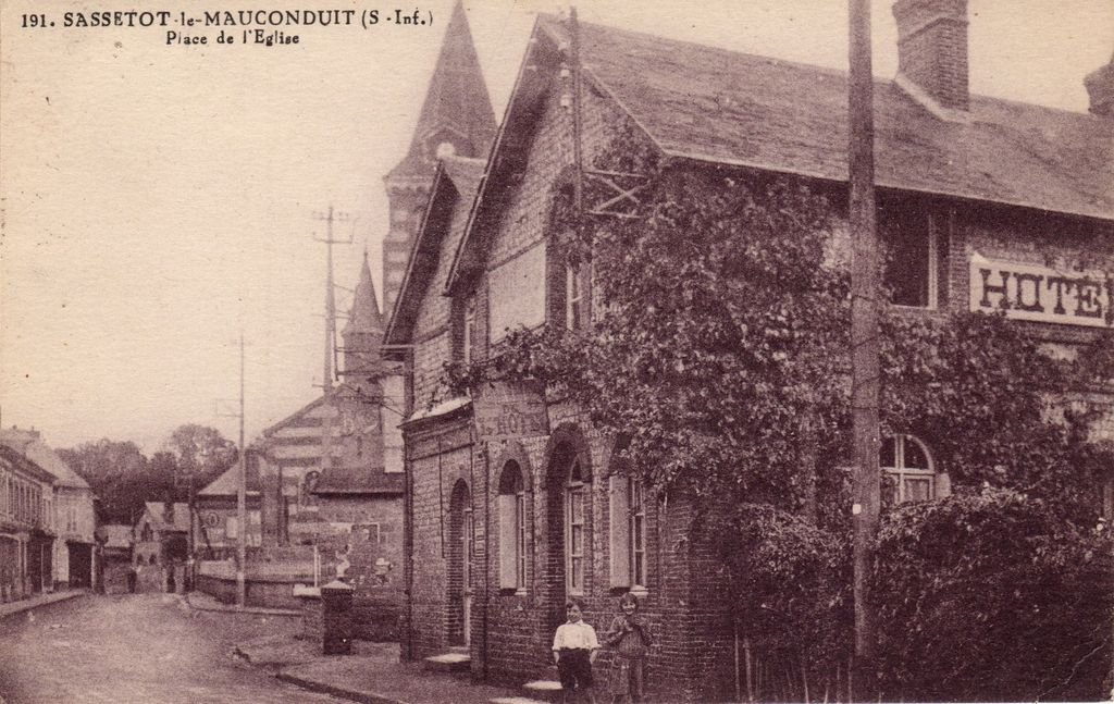 76 - SASSETOT-LE-MAUCONDUIT - 191 - Place de l'Eglise - G. Palfray, éditeur - 04-08-25.jpg